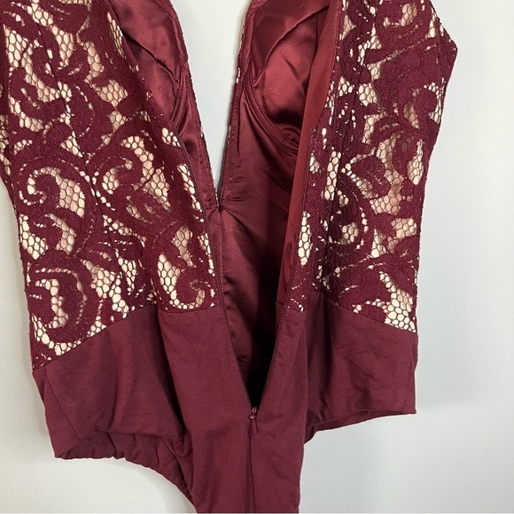 Bardot Julia Deep V Neck Lace Bordeaux Red Sleeveless Bodysuit Size 4 NWT - Picture 16 of 16